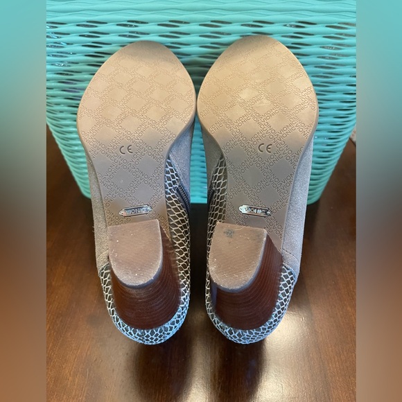 Vionic Women's Bromley Ankle Booties - Picture 7 of 9